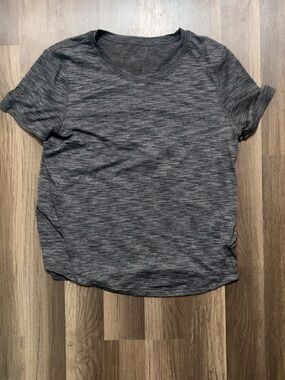 LULULEMON Women’s Gray Large Shirt